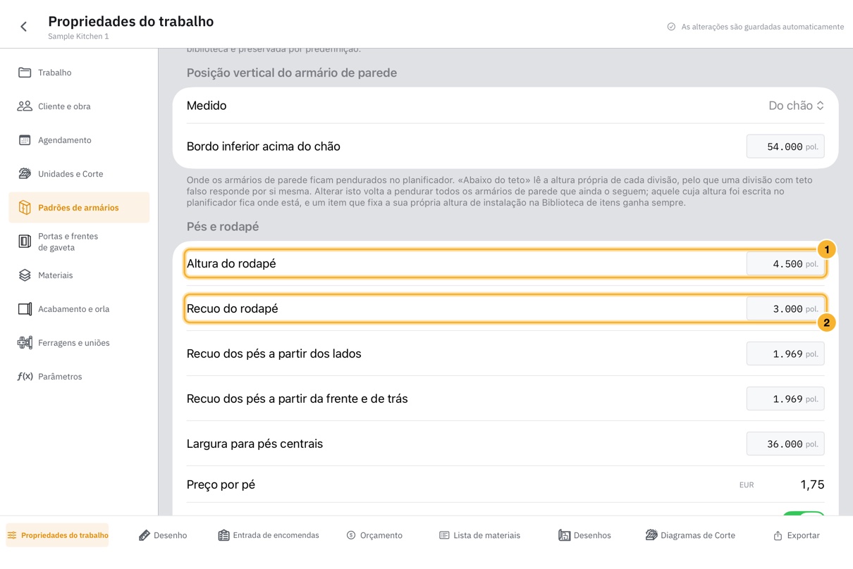 Propriedades do trabalho em Padrões de armários, deslocadas até Pés e rodapé, onde Altura do rodapé e Recuo do rodapé estão acima das linhas de recuo dos pés.